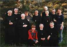 Seserys elzbietietės Lietuvoje 2006 m. su viešniomis ir bendradarbėmis
